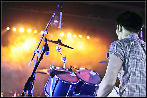 Амьд хөгжмийн хамтлагуудын тоглолт болно